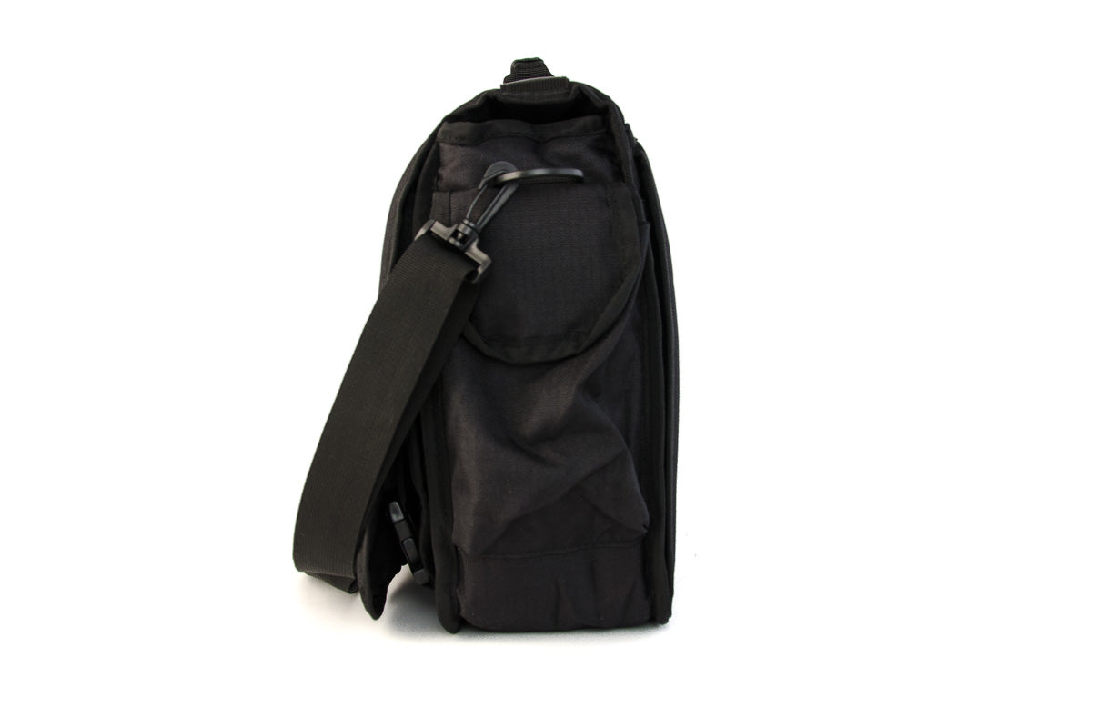 SB22 shoulder bag 16 L black