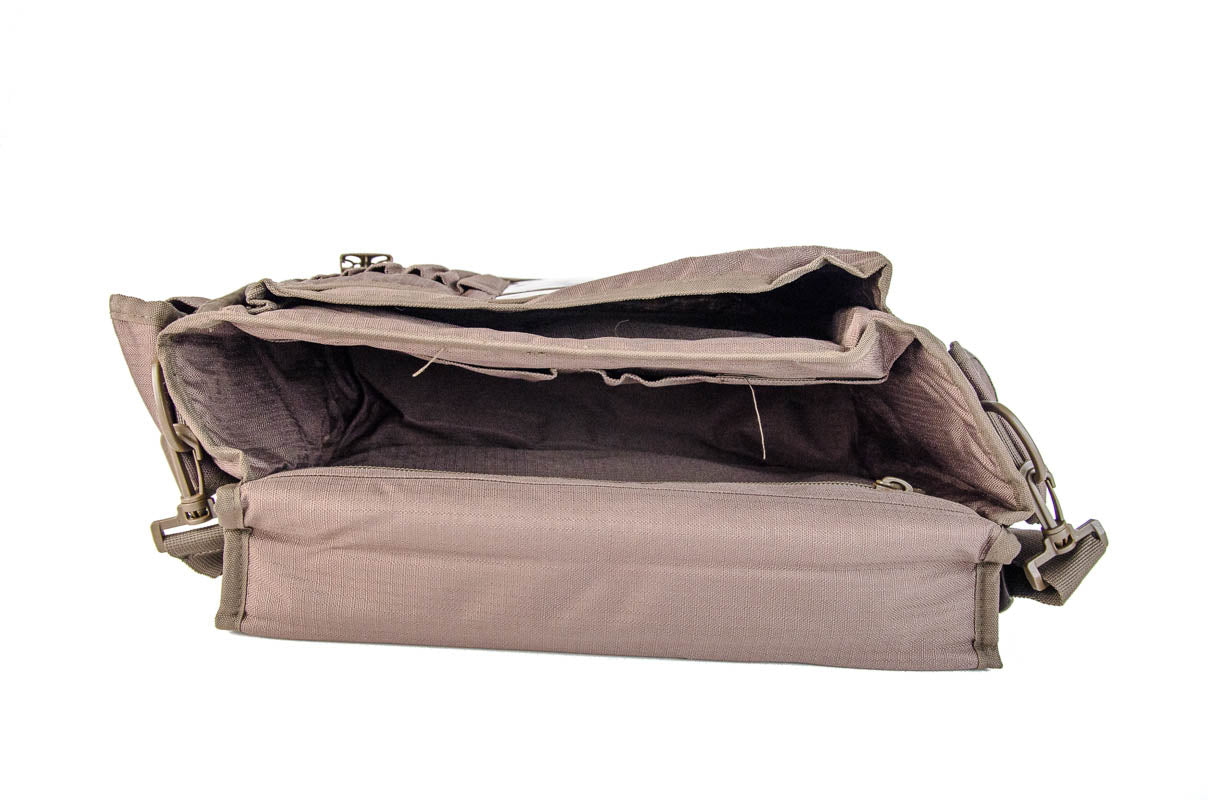 SB22 shoulder bag 16 l olive